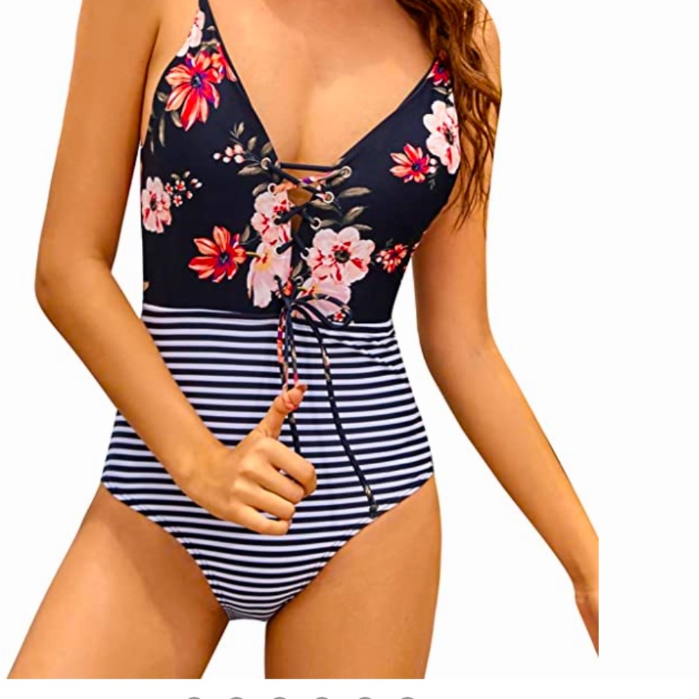 Sexy, Strappy One-Piece in black Floral